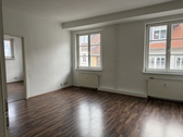 Wohnzimmer - Zwei-Zimmer-Wohnung im Zentrum - 380,00&nbsp;EUR Kaltmiete, ca.&nbsp; 54,00&nbsp;m&sup2;&nbsp;Wohnfl&auml;che