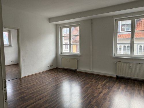 Wohnzimmer - Zwei-Zimmer-Wohnung im Zentrum - 380,00&nbsp;EUR Kaltmiete, ca.&nbsp; 54,00&nbsp;m&sup2;&nbsp;Wohnfl&auml;che