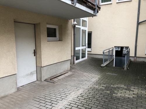 Hintereingang und Lager - 