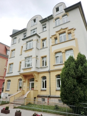 Hausansicht - Wohnraum investieren - Zukunft sichern