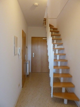 Flur unten - 2 Zimmer Maisonettenwohnung in Gotha