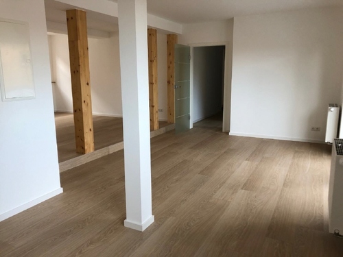 Blick von der Küche in den Essbereich - 