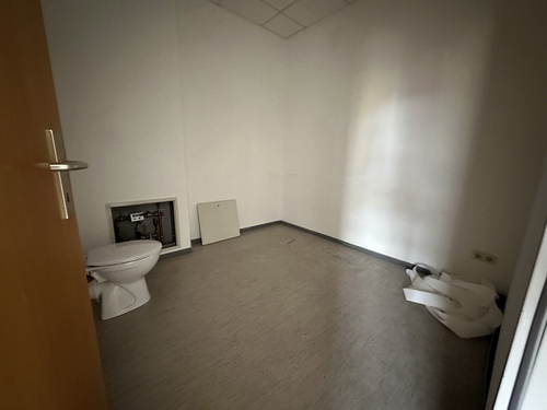 Lager mit Toilette - 