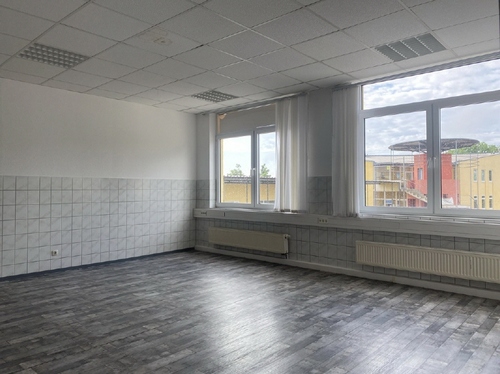 großes Behandlungszimmer aus anderer Sicht - 