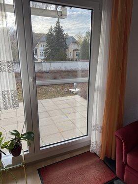 Vom Wohnzimmer auf die Terrasse - 3 Zimmer Etagenwohnung in Tabarz