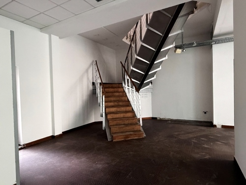 Treppe ins Obergeschoss - Laden, Geschäft, Verkaufsfläche in Gotha zur Miete