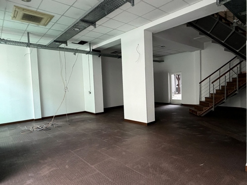 Erdgeschoss von der Straßenseite - Laden, Geschäft, Verkaufsfläche in Gotha