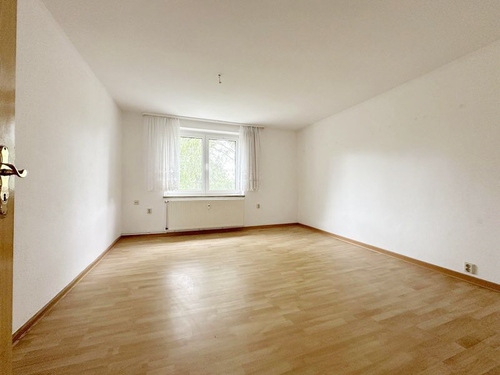 Wohnzimmer - 3 Zimmer 3- Zimmerwohnung in Gotha