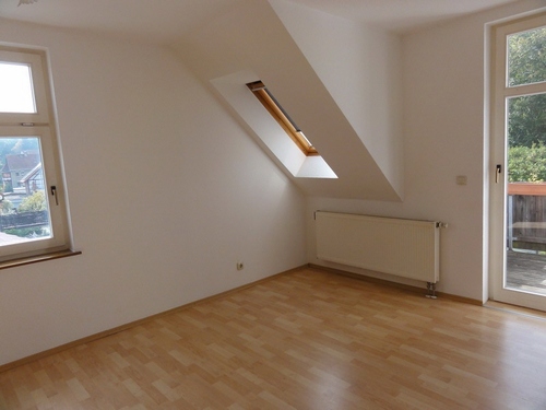 Wohnzimmer mit Balkon - 2 Zimmer 2- Zimmerwohnung in Tambach-Dietharz
