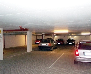 Mein Auto mitten in der Altstadt - Gotha Mönchelshof