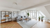Wohnzimmer Perspektive 1 - (Einrichtungsbeispiel KI generiert) - Simon-Dach-Kiez - Sofortbezug - Exklusive Dachgeschosswohnung in begehrter Lage von Friedrichshain