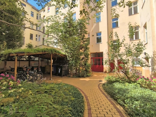 Gepflegter Innenhof Bild 2 - 