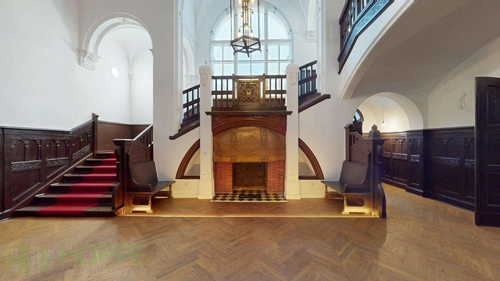 Eingangshalle mit Kamin - 