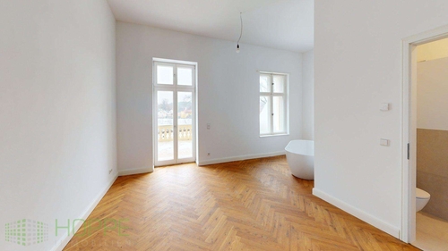 Schlafzimmer mit Badewanne Bild 1 - 