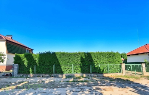 Straßenfront - (KI generiert) - Grundstück zum Kaufen in Hoppegarten