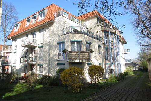 Hausansicht Südseite - Vermietete Eigentumswohnung mit Stellplatz in ansprechender Wohngegend!