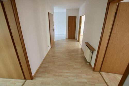 Flur - Schöne 3-Raum Wohnung mit Balkon, Gäste-WC und Fußbodenheizung im Bad!