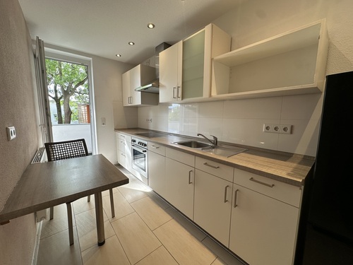 Küche (2) - Einbauküche*! Sanierte 3 Zimmer Wohnung mit modernem Bad und Balkon!