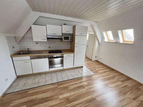 Wohnen - Pölzig! 2 Zimmer Wohnung mit Einbauküche und Charme!