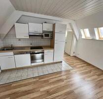 Pölzig! 2 Zimmer Wohnung mit Einbauküche und Charme!