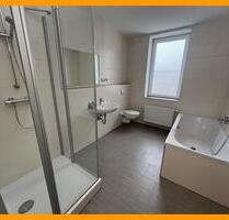 Moderne 3 Raum-Wohnung mit stylischem Bad mit Fenster, Dusche und Wanne. - Gera