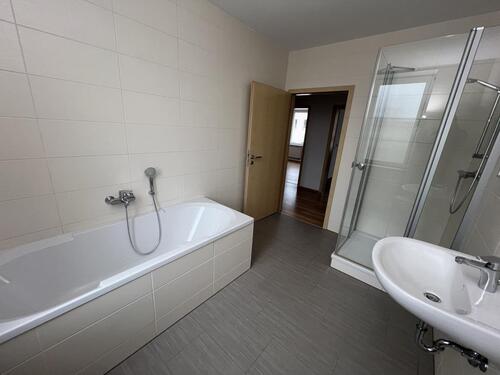 Bad - 3 Zimmer Etagenwohnung in Gera