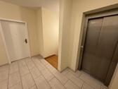 Treppenhaus & Aufzug - 