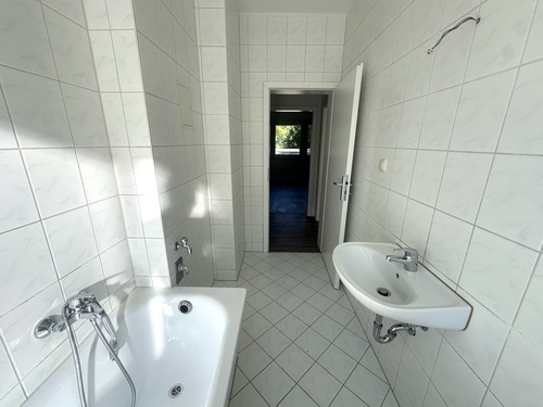 Bad - Etagenwohnung mit 66,40 m&sup2; in Gera zur Miete