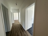 Flur - Neu sanierte 3 Zimmer Wohnung mit Balkon und Wanne in Untermhaus!