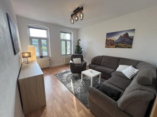 Wohnen - Neuwertige Einbauküche und kurze Wege ins Zentrum! Helle möblierte 2 Raum Wohnung