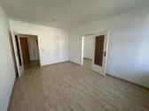 Wohnzimmer - 3 Zimmer Etagenwohnung zur Miete in Gera