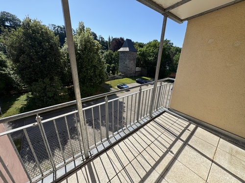 Balkon - Idyllisch wohnen im Zentrum von Weida. 3 Raum Wohnung mit Balkon und Aufzug!
