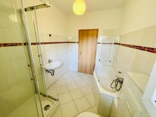 Bad - 4 Zimmer Etagenwohnung zur Miete in Gera