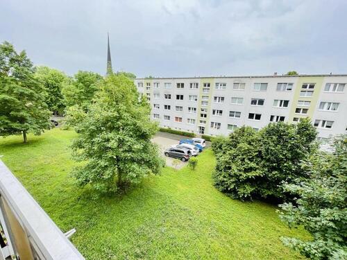 Balkon Aussicht - Etagenwohnung mit 69,50 m&sup2; in Gera zur Miete