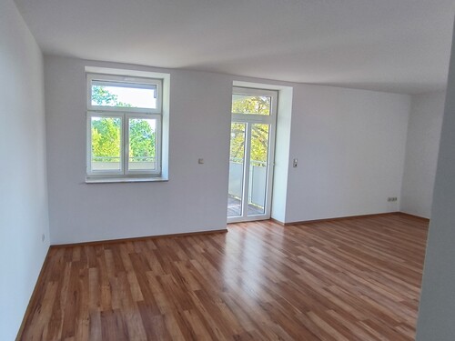 Wohnzimmer - Etagenwohnung mit 499,69 m&sup2; in Gera zum Kaufen