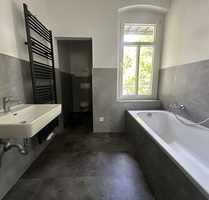 Erstbezug nach hochwertiger Sanierung! Charmante 2-Zimmer-Wohnung mit Balkon und Aussicht! - Gera