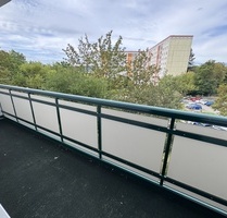 Gemütlich wohnen, großzügig genießen: 2-Raum-Wohnung mit Wintergarten in Gera-Bieblach!