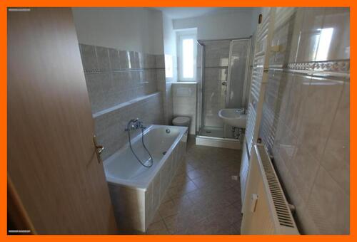 Bad - Mit Aufzug! 2-Raum-Whg. mit Balkon, Bad mit Wanne & Dusche! In der Geraer-Innenstadt!
