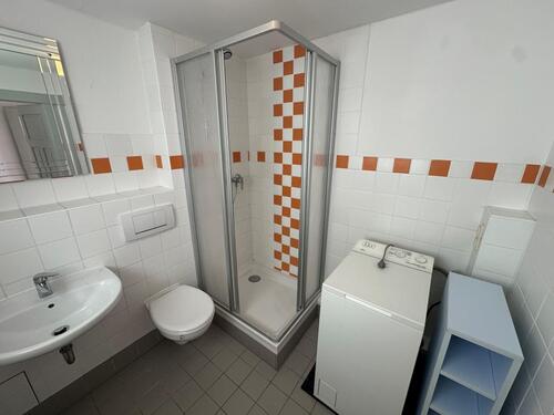 Bad - Etagenwohnung mit 28,00 m&sup2; in Gera zur Miete