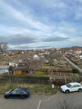 Ausblick Parkplatz-Gartenanlage - 