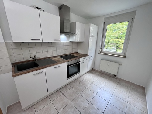 Küche - Idyllisch wohnen! 3-Raum Wohnung mit Eibauküche, Wanne und Süd-Balkon.