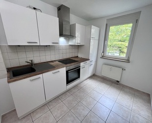 Idyllisch wohnen! 3-Raum Wohnung mit Einbauküche, Wanne und Süd-Balkon. - Gera