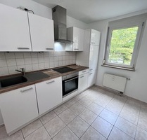 Idyllisch wohnen! 3-Raum Wohnung mit Eibauküche, Wanne und Süd-Balkon. - Gera
