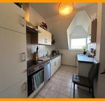 2 Raum DG-Wohnung - Bad mit Fenster, Wanne und Dusche - Gera