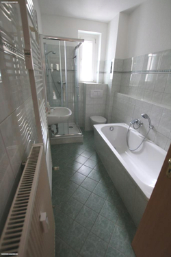 Bad - 2 Zimmer Etagenwohnung in Gera