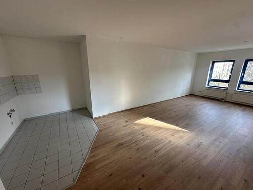 Wohnzimmer/Küche - 2 Zimmer Etagenwohnung zur Miete in Gera