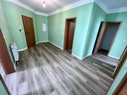 Flur - Etagenwohnung mit 78,00 m&sup2; in Gera zur Miete