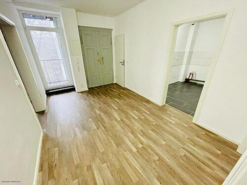 Flur Eingang - 4 Zimmer Etagenwohnung zur Miete in Gera