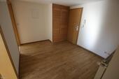 Flur - Dachgeschoßwohnung mit 76,00 m&sup2; in Gera zur Miete