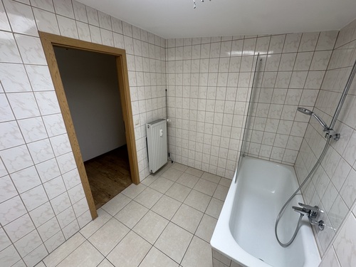 Bad - 3 Zimmer Dachgeschoßwohnung in Gera